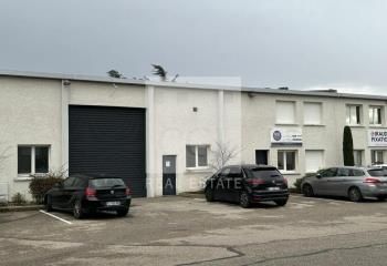 Local d'activités à louer Décines-Charpieu - Parc sécurisé