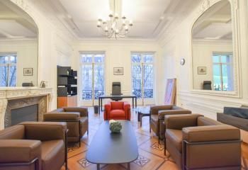 Location de bureaux à Paris 8, Champs-Élysées, avec ascenseur et balcon