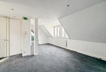 Location de bureaux à Paris 8, proche des transports et des commodités