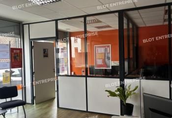 Location bureaux Montfort-sur-Meu - Proximité ligne de bus