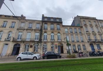 Bureaux à louer Bordeaux Quai des Chartrons, proche tram et skate parc