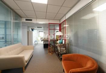 Location bureaux Lyon 6 - Proche métro A, B et bus 37