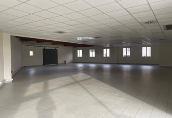 Local d'activité à louer Décines-Charpieu - Parc clos et gardienné