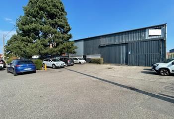 Local d'activité à louer Genas - Parkings et accès PL