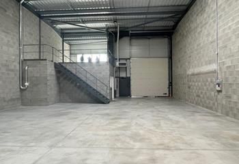 Local d'activité à louer Vénissieux - Proximité Tram T4 et Boulevard urbain Sud