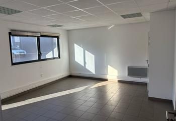 Local d'activité à louer Chasse-sur-Rhône - 3 places de parking