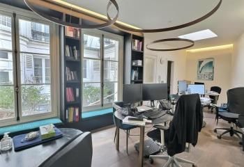 Location bureaux Paris 8 - Proche transports et cour pavée