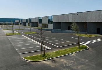 Entrepôt neuf à louer Seclin - Site sécurisé et verdoyant