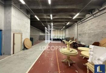 Entrepôt divisible à louer Vallauris - 35 places de parking