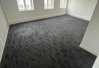 Location bureaux Clermont-Ferrand - Place de Jaude, Tram en pieds d'immeuble