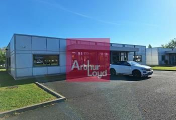 Location bureaux Aubière - Proche autoroute, 12 places de stationnement