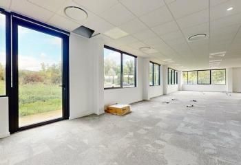 Location bureaux Limonest - Proche accès autoroutiers et bus