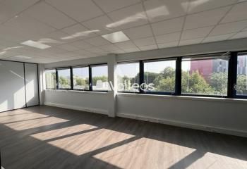 Location bureaux Labège - Proche cinéma Gaumont et arrêt Village d'Entreprise