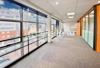 Location bureaux Courbevoie, proche La Défense, immeuble tertiaire