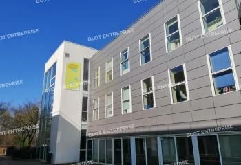 Location bureaux Rennes - Proche lignes de bus et accès 4 voies