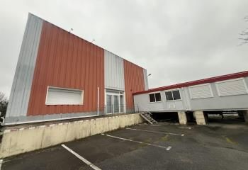 Location entrepôts avec bureaux Coignières - Proximité N10 et gare