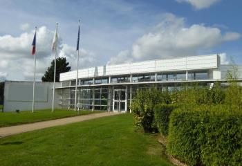 Location locaux industriels Barentin - Proche Rouen et 150 places de parking