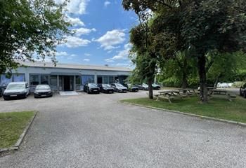 Local d'activité à louer Saint-Priest - Proche accès autoroutiers