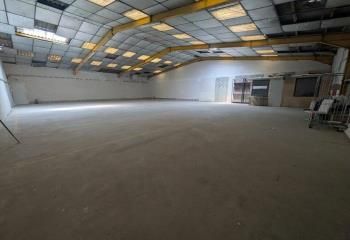 Local d'activité à louer Val-de-Reuil - Zone dynamique avec quai