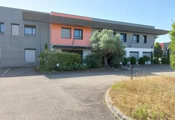 Local d'activité à vendre Saint-Priest - Terrain clos 3946 m²