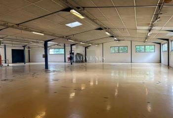 Local d'activité à louer Monnaie - Proche gare et autoroutes