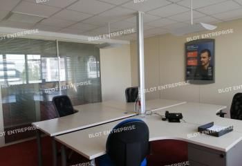 Bureaux à louer Rennes - Proche transports en commun