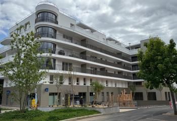 Local commercial neuf à vendre Saint-Genis-Pouilly centre