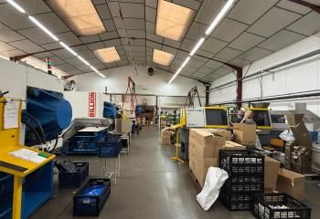 Local d'activité à louer Buellas - Proximité Saint-Denis-les-Bourg et Rocade Ouest