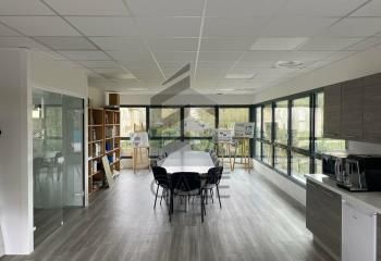 Bureaux à louer Bruges - Proche rocade et transports en commun