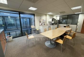 Location bureaux Pusignan - Proche A432 et Aéroport St Exupéry