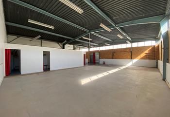 Location entrepôt Bordeaux Nord - Accès PL et porte sectionnelle