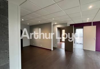 Local commercial à louer Verson - Belle vitrine et parking public