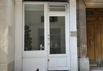 Local commercial à louer Paris 5 - Double accès rue et cour