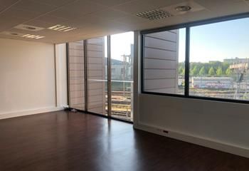 Location bureaux Reims - Immeuble récent et stationnements