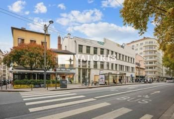 Vente bureaux Lyon 7 - Métro, tramway et bus à proximité