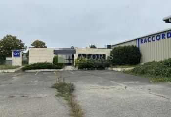 Vente bâtiment indépendant Saint-Quentin-Fallavier - 3 portes à quai