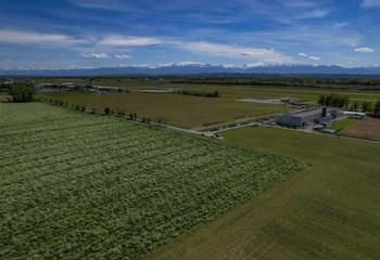 Terrain à louer à l'aéroport de Pau-Pyrénées - accès A64