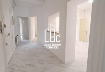 Location bureaux Nantes centre - Proche commerces et transports