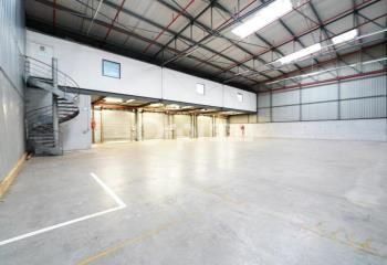 Location entrepôt messagerie Mions - Accès direct A46