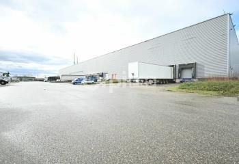 Entrepôt à louer Mions - Proche A46 - 8 200 m² divisibles