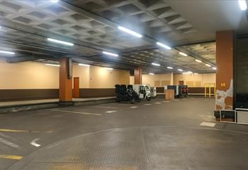 Location entrepôt Paris 9 - Accès camions et hauteur 3,8 m