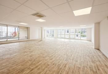 Bureaux à louer à Puteaux, proche gare et Écoquartier des Bergères