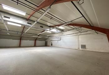 Entrepôt polyvalent à louer Nantes - Accès facile et parking privatif