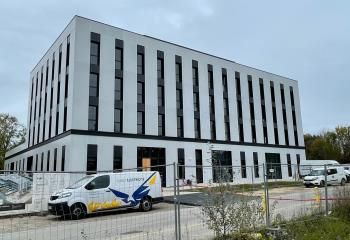 Vente bureaux Ferney-Voltaire - Proche ZAC, stationnement semi-enterré