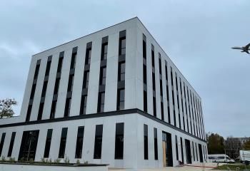 Location bureaux Ferney-Voltaire - Proche ZAC, R+3, stationnement semi-enterré