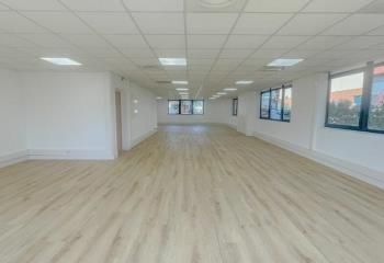 Location bureaux Marseille 14 - Parc des Aygalades, proche A7 et bus 30
