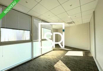 Location bureaux Clermont-Ferrand - Place de Jaude, tramway et bus