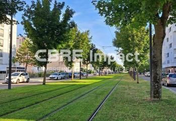Location local commercial - 165 m²