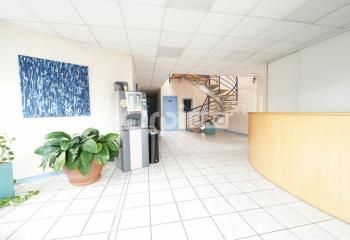 Location bureaux Corbas - Proche A46 et bus 76, 54