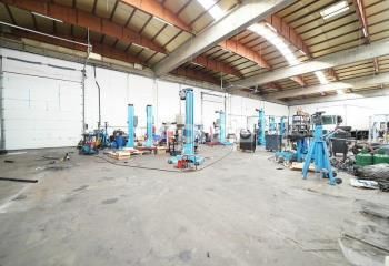 Location activité/entrepôt - 680 m²